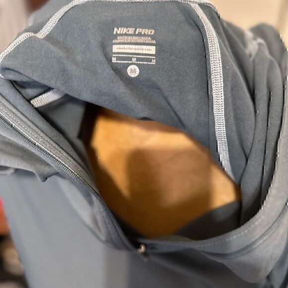 Nike Pro Women’s Medium Half ZIP Gray Pullover - Picture 3 of 5
